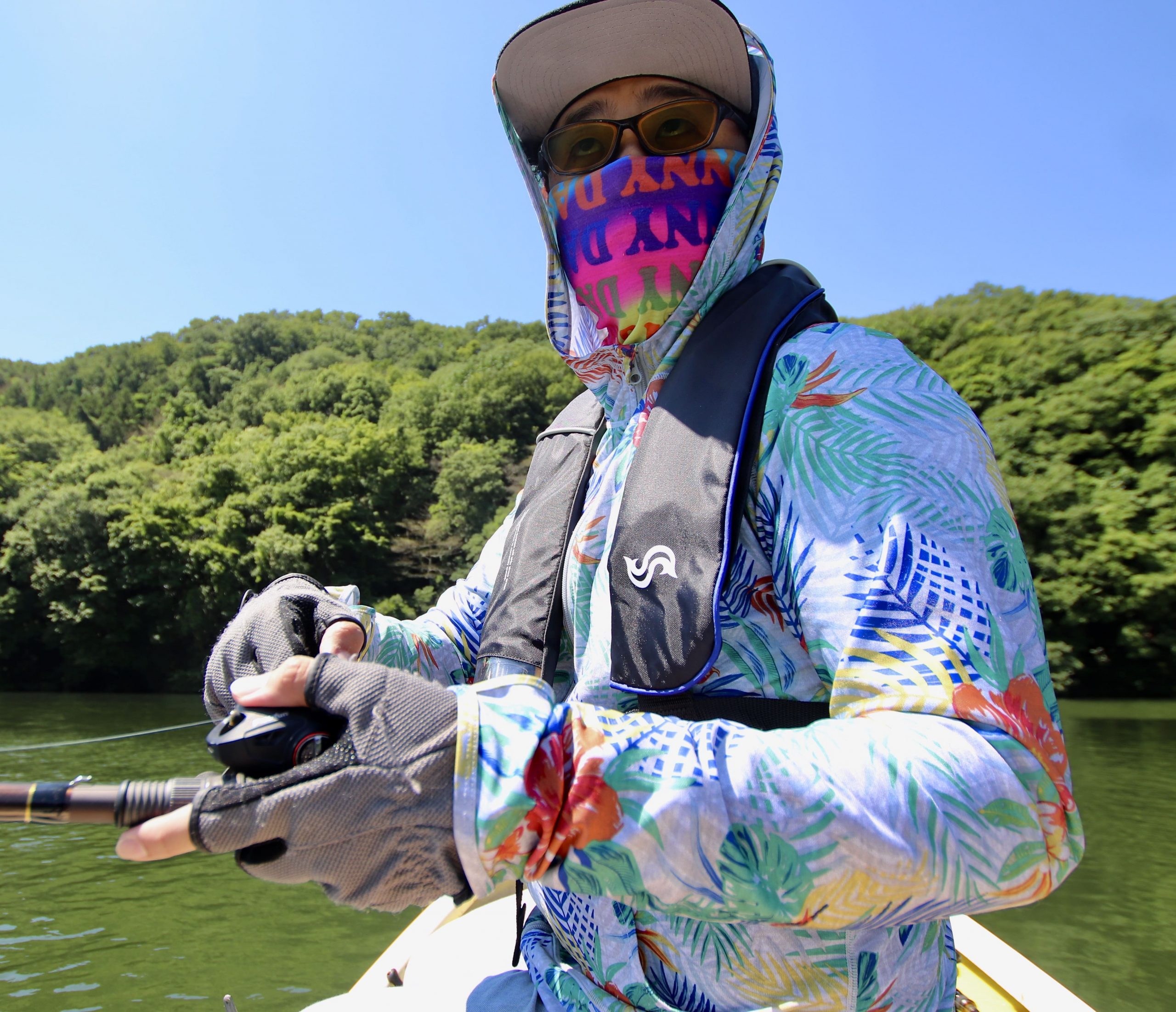 日焼け防止グッズ20選】釣り・アウトドアにおすすめの『ラッシュガード・UVカットアイテム』まとめ